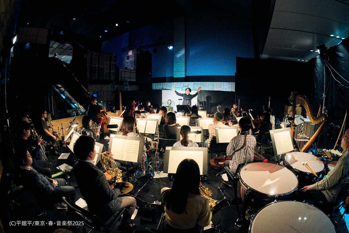 tokyo_harusai's tweet image. 📸リハーサル写真到着📸

3月27日 [木]
東京春祭 for Kids
子どものためのワーグナー《パルジファル》
（バイロイト音楽祭提携公演）
［三井住友銀行 東館　ライジング・スクエア1階　アース・ガーデン］

最終リハーサルの様子が届きました！…