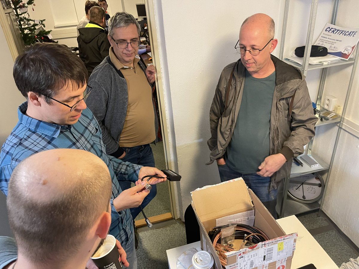 Yesterday’s evening in hamradio 📻 club Omega. Fully packed evening. A lot of people. Hunting for DXpeditions and a lot of chat about anything 🙂👍