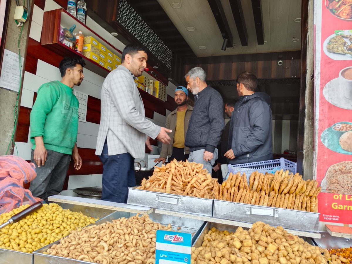 Intensive market checking conducted in Town Kulgam on #ShabiQadar! ₹10,000 fine collected from violators; rotten produce destroyed, quality &amp; rates checked, &amp; samples sent for lab testing to ensure market hygiene. #MarketChecking 
<a href="/AtharAamirKhan/">Athar Aamir Khan</a> 
<a href="/diprjk/">Information & PR, J&K</a> 
<a href="/DcKulgam/">Deputy Commissioner Kulgam.</a> 
<a href="/DioKulgam/">Information and PR Kulgam</a>