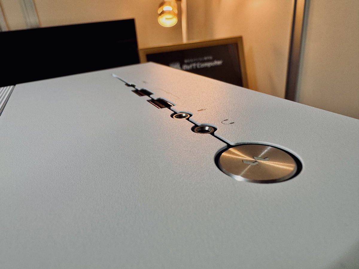 RefTComputer's tweet image. 【ordermade】
FractalDesign North White 内部パーツを白で統一したオーダーメイドのご注文をいただきました。
白一色が織りなす美しさと、高級感あふれるケースで魅力的な１台に仕上がっています。

ご注文、誠にありがとうございました。
#FractalDesign
#ゲーミングPC