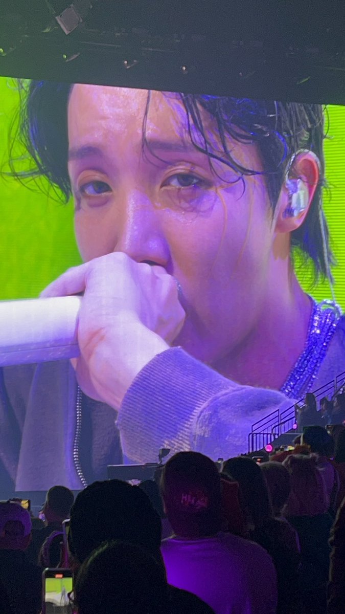 hokyoongi's tweet photo. not a single clean thought in my mind im so sorry hobi https://t.co/YCgbK0sDTN
