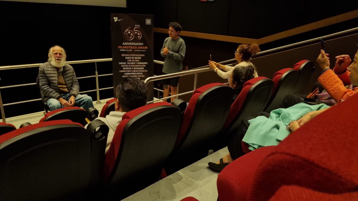 FilmotecaUNAM's tweet photo. Toni Kuhn comparte generosamente en persona sus conocimientos y experiencia durante el ciclo de cine que presentamos en celebración a su trayectoria en el #CCU.

¡Consulta el programa y acompáñanos!
🔗https://t.co/NX0XPokFWf https://t.co/OGcCFEyuOg