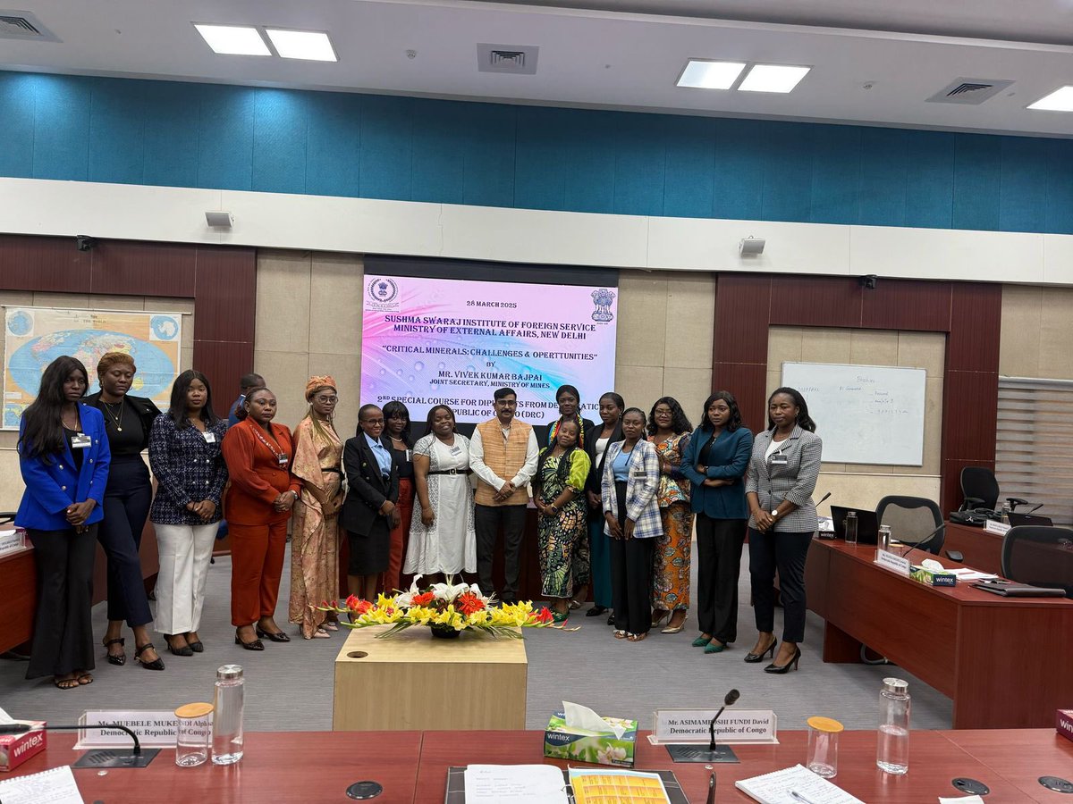 MinesMinIndia's tweet photo. Shri Vivek Kumar Bajpai, Joint Secretary, Ministry of Mines, delivered a lecture on “Critical Minerals: Opportunities and Challenges” to diplomats from the Democratic Republic of the Congo (DRC) at SSIFS, New Delhi. He highlighted the crucial role of critical minerals in strengthening regional cooperation and advancing sustainable development.