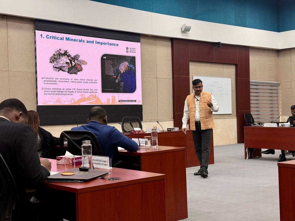 MinesMinIndia's tweet photo. Shri Vivek Kumar Bajpai, Joint Secretary, Ministry of Mines, delivered a lecture on “Critical Minerals: Opportunities and Challenges” to diplomats from the Democratic Republic of the Congo (DRC) at SSIFS, New Delhi. He highlighted the crucial role of critical minerals in strengthening regional cooperation and advancing sustainable development.