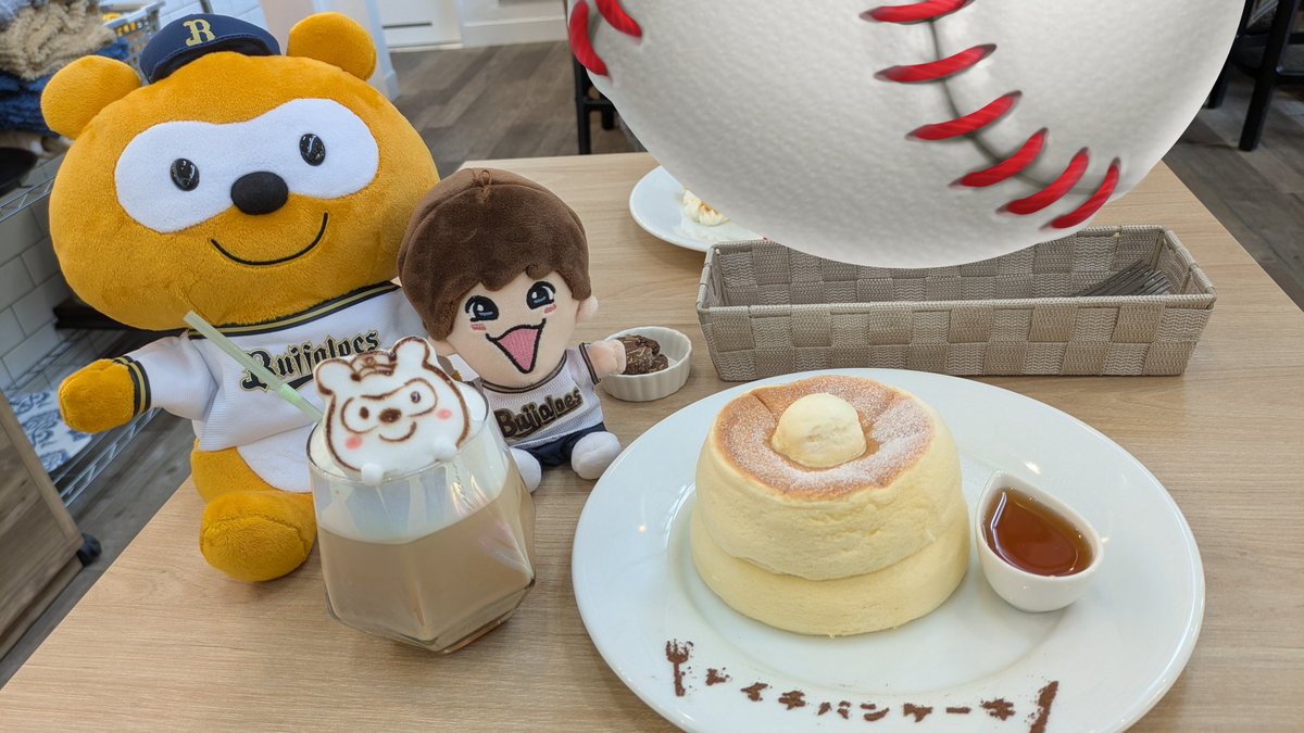 Leiabcd's tweet photo. ラオウと福田が来てたパンケーキ屋さんに行ったよ https://t.co/lkihCgYgRn
