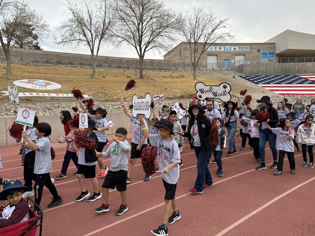 Super excited to parade around with Siren the Dalmatian and  <a href="/HBall_ES/">Ana Soto</a>  at #SISD Spring Games!