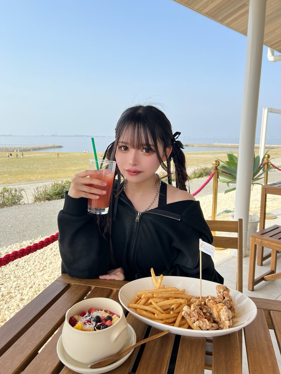 anya_147's tweet photo. ピタヤボウル美味すぎた😋♡ https://t.co/irSDhpYdF6