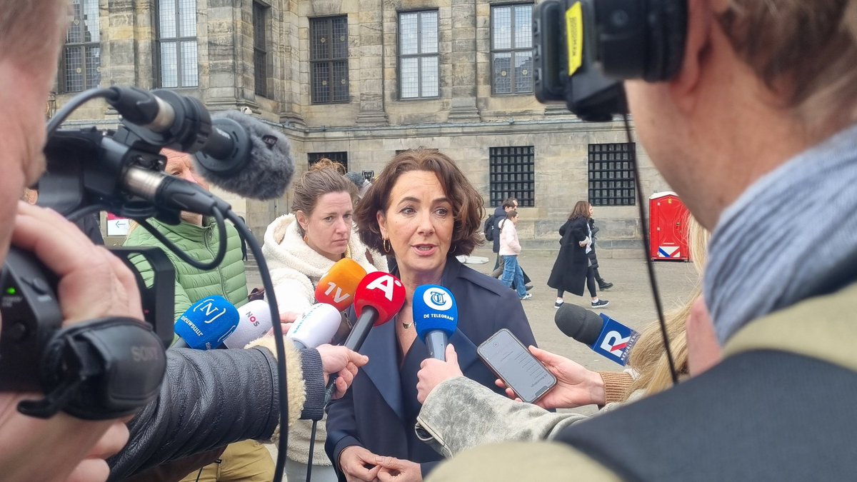 Burgemeester Halsema: "De identiteit van de verdachte is nog niet bekend omdat hij niet meewerkt." #halsema #Amsterdam