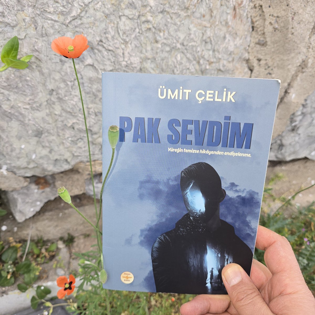 Pes edersen yenilirsin. Sakın pes etme!
<a href="/umidimclk/">Űmit Çelik</a> Ümit Çelik
🌺🌺🌺
Sevmek için evvela yanmak lazım gerek azizim. Pak sevmek, doğrusu bir çölde su bulmak gibi bir şey. Kimi var kuru seviyorum ayakları yapar, kimi de vardır birine talip olur sırf Allah için hak sever.
Pak Sevdim