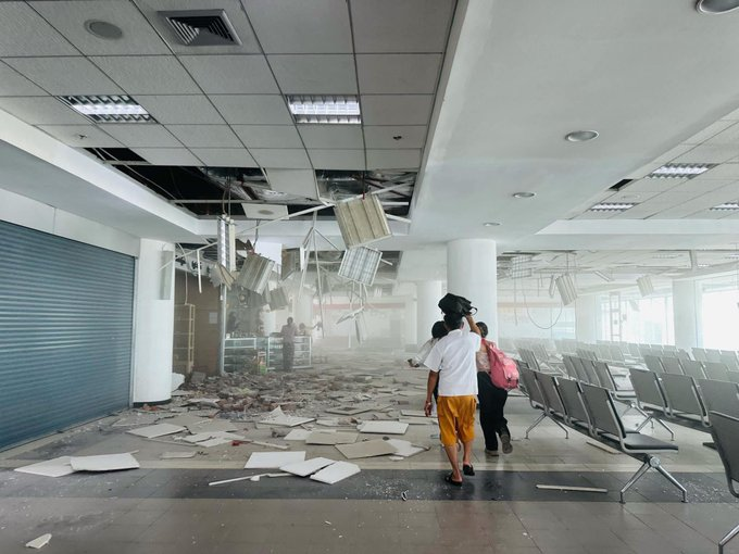 thethirdeyereal's tweet photo. 🔴Damages are visible at Mandalay International Airport after a 7.7 magnitude earthquake near the Thailand-Myanmar border!
Mandalay was the closest major city to the earthquake's epicenter!
#earthquake #Mandalay #Mandaley #myanmarearthquake https://t.co/ZRmxGQC8ce