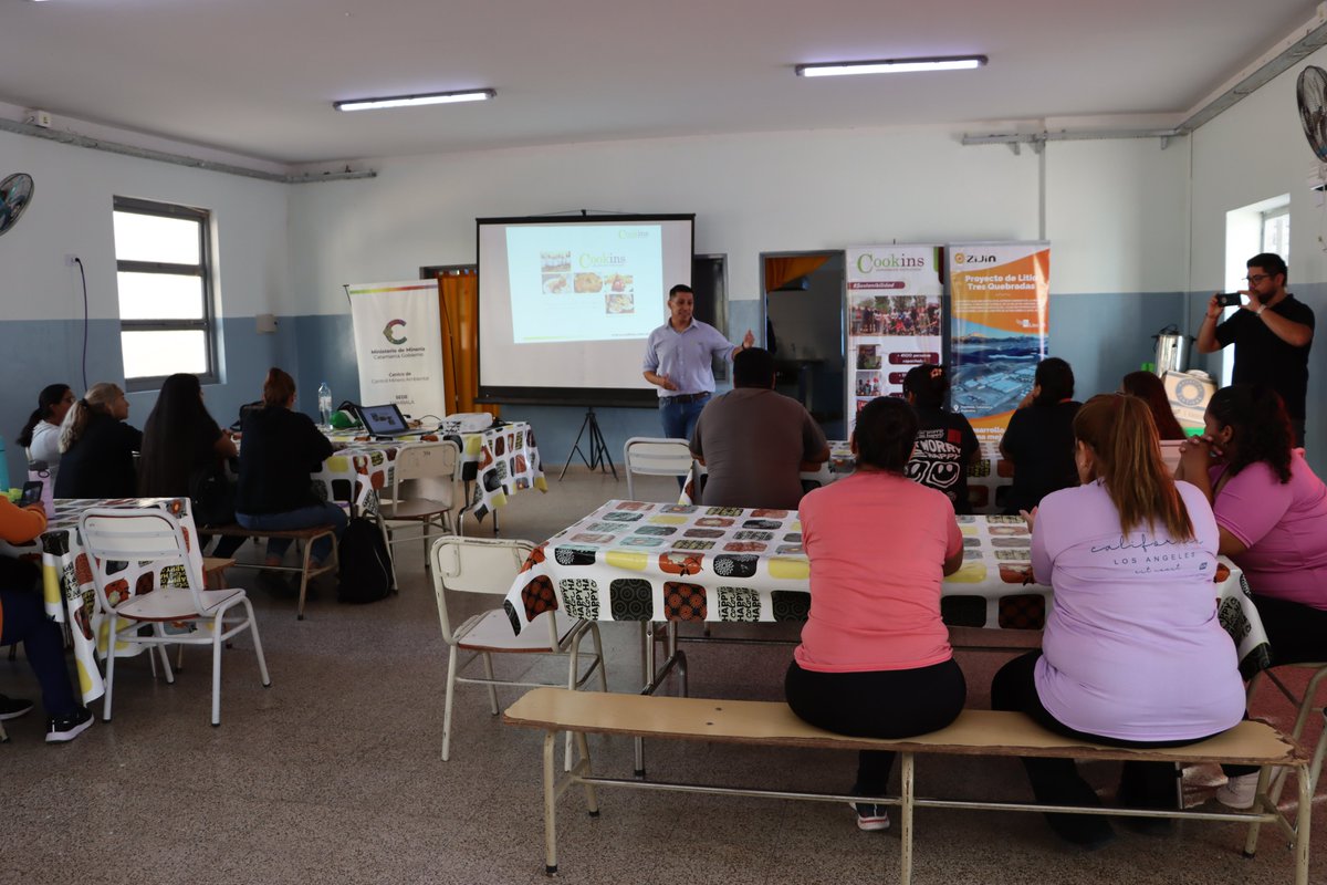 zijinliex's tweet photo. En el marco de nuestro compromiso con la comunidad, desarrollamos el Taller de Manipulación y Conservación de Alimentos en la Escuela Primaria N° 314 de Fiambalá. Seguimos apostando a la capacitación como una herramienta clave para el desarrollo de nuestra comunidad.
#liex #rrss https://t.co/hNrOdeTwcD