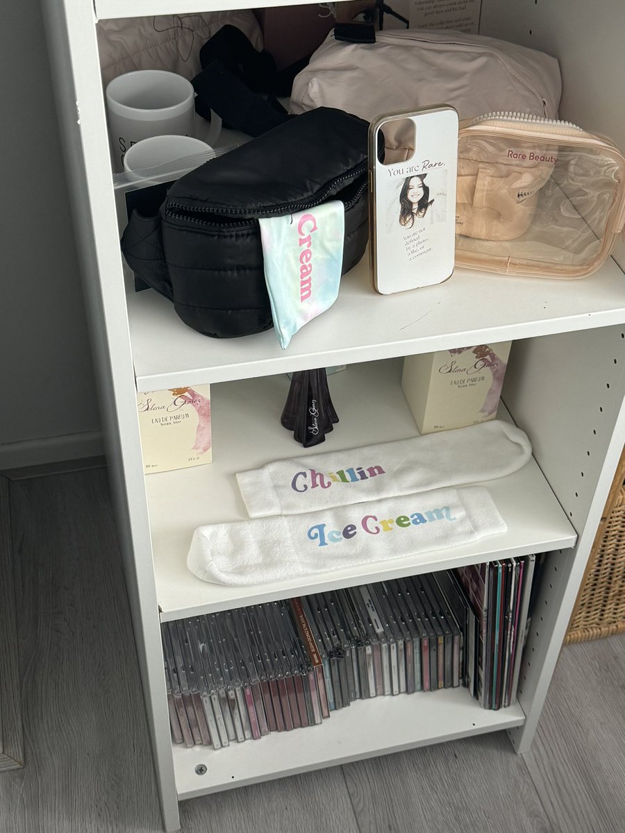 decodeselena's tweet photo. sorting out all of my selena stuff🤭 https://t.co/ceLpsAaZ2H