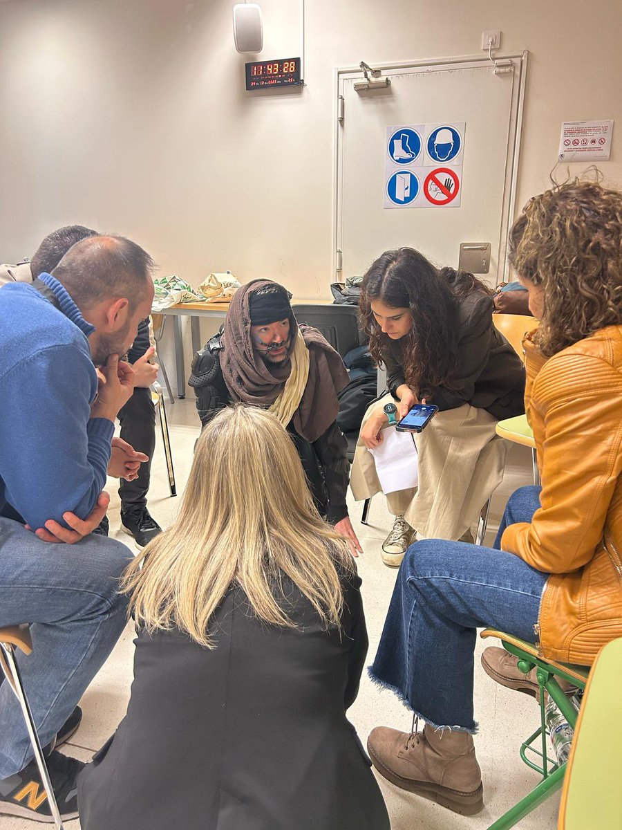Taller Escape Room Dune. misión Arrakis: Desafío de equipo en el desierto: Un original Escape Room donde el trabajo en equipo será la salvación de sus participantes.