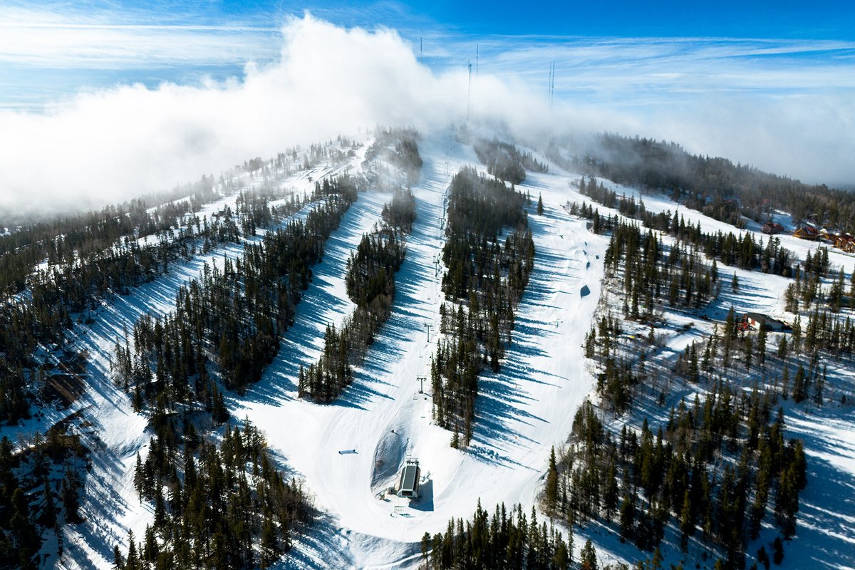 Today's #photo friday is this stunning view of Terry Peak near Lead. Photo by Landin Burke, a Rapid City photographer and park manager at Terry Peak. See of Landin's photos at <a href="/lb_photo/">linsala__</a>