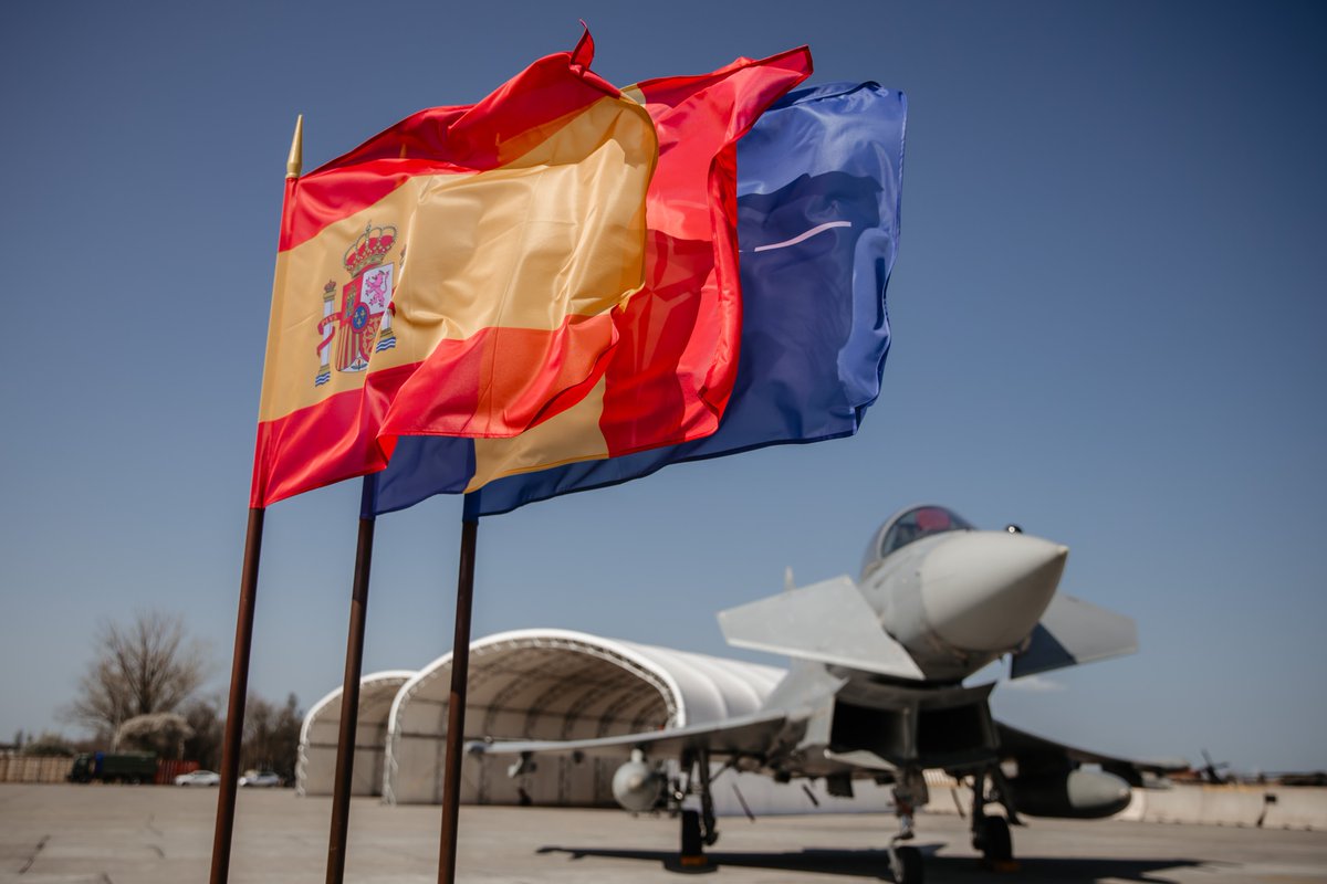 EMADmde's tweet image. #FelizSábado desde el #DatPaznic que finaliza su despliegue en Rumanía tras cuatro meses cumpliendo con la misión de policía aérea del flanco este. Regresaran a España la próxima semana. Buen trabajo, compañeros!!