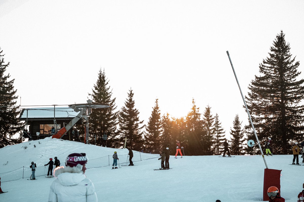 manigodofficiel's tweet photo. [Domaines de ski alpin et nordique⛷️]
Profitez des derniers jours de ski à Manigod. 
Fermeture des domaines skiables le dimanche 30 mars au soir. 
#mymanigod #manigod #hautesavoie #domaineskiable #station #ski #neige https://t.co/gBYdr158dh