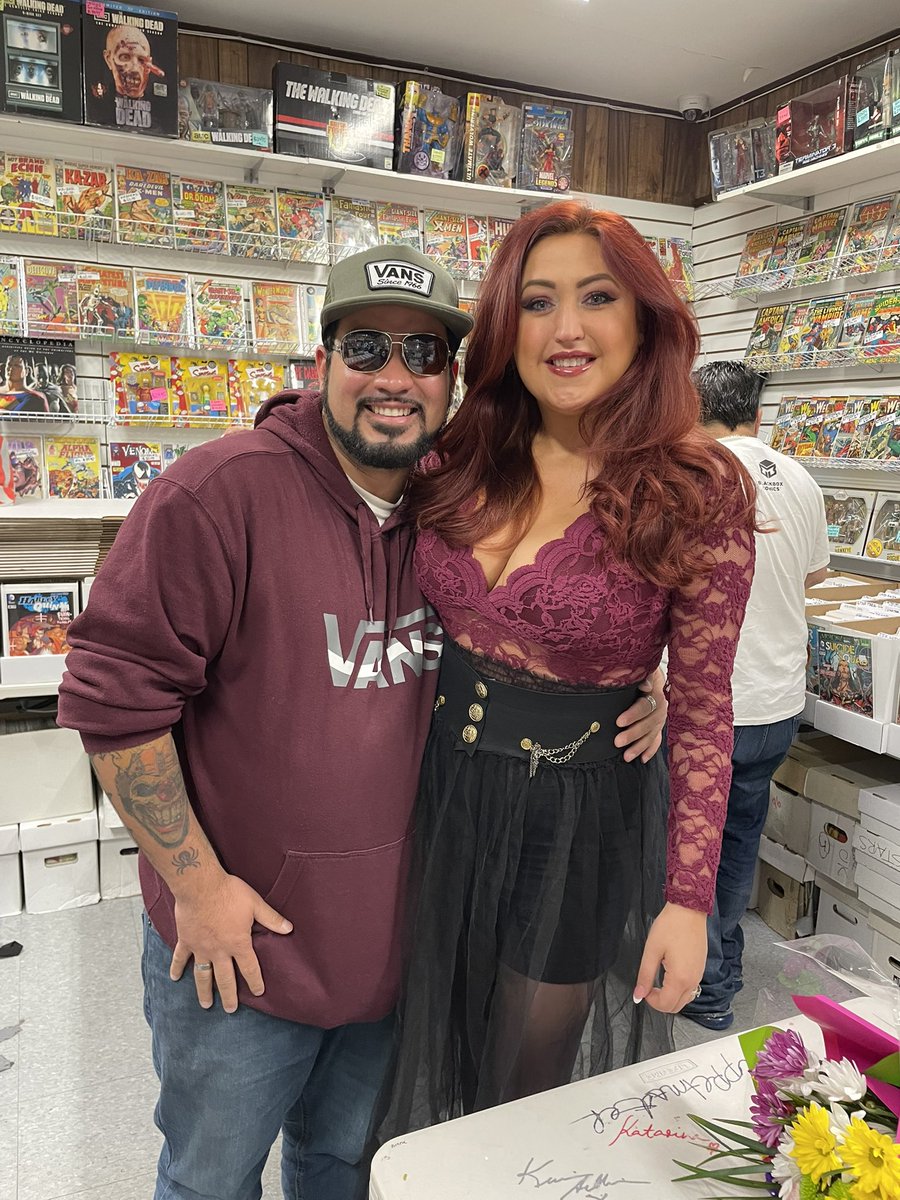 BoyWiththe's tweet photo. @SoCalValerie so much love I have for you ! Happy birthday to you my dear lady ❤️😘🎁🎂
You deserve everything https://t.co/KAe7fRf9eQ