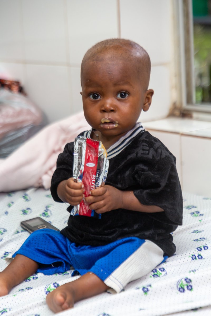UNICEF Guinea (@unicefguinea) on Twitter photo Mamba, 17 mois, déguste une pâte thérapeutique à l'INSE Donka, pour traiter la malnutrition sévère.
Grâce au soutien du <a href="/ffmuskoka/">FondsMuskoka</a> et aux soins des équipes médicales, il retrouve la santé.
#PourChaqueEnfant, une nutrition de qualité.
#malnutrition Mamba, 17 mois, déguste une pâte thérapeutique à l'INSE Donka, pour traiter la malnutrition sévère.
Grâce au soutien du <a href="/ffmuskoka/">FondsMuskoka</a> et aux soins des équipes médicales, il retrouve la santé.
#PourChaqueEnfant, une nutrition de qualité.
#malnutrition