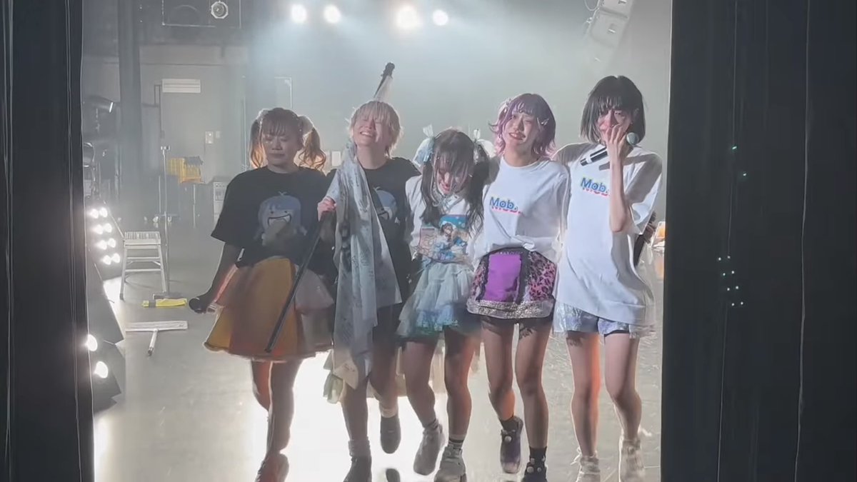 mobudokan's tweet photo. \卒業ライブの裏側公開/

3月20日(木)に行われた鈴木Mob.卒業ライブの裏側をYouTubeにて公開！！

是非ご覧ください！
https://t.co/fEUunX53Ki

#ワチャチャ武道館0331 https://t.co/H9cetIpoJ0