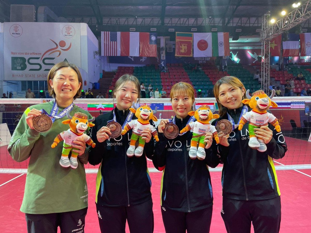 #TEAMJAPANshots📸ˎˊ˗

#セパタクロー 
ISTAFセパタクローワールドカップより

男子が銀メダル、女子が銅メダルを獲得しました！👏

男子 レグ種目（3対3）🥈
#市川遥太 選手、#水戸一希 選手、#小林裕和 選手、#笹本将貴 選手、#加藤圭悟 選手

女子 ダブル種目（2対2）🥉
#清沢ゆうみ 選手、#槙尾渚