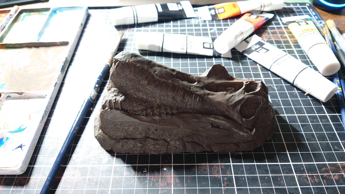 足寄化石博物館で作ってきた縮小模型に色塗りました