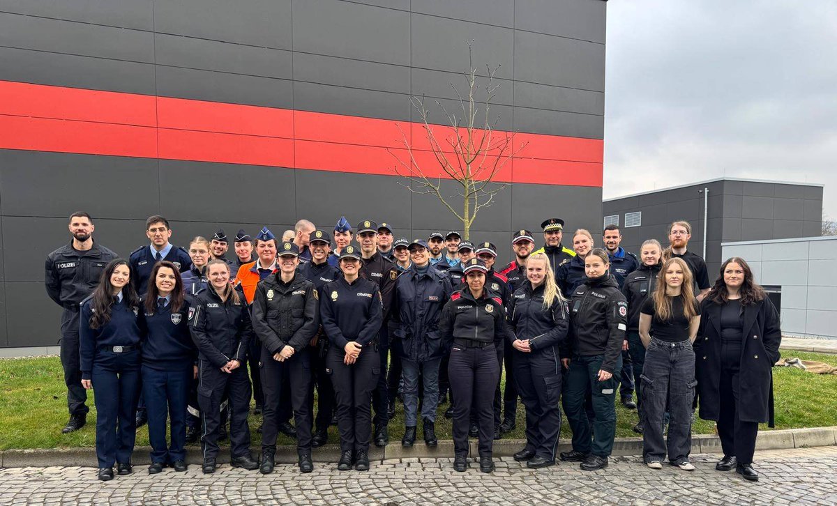 ispccat's tweet photo. Aquesta setmana 3 aspirants a @mossos del CFBP per a policies, acompanyats amb 1 instructor, han fet estada formativa a l'Acadèmia de Policia de Baixa Saxònia (Hann Münden, Alemanya) https://t.co/ff5O4MSzBR