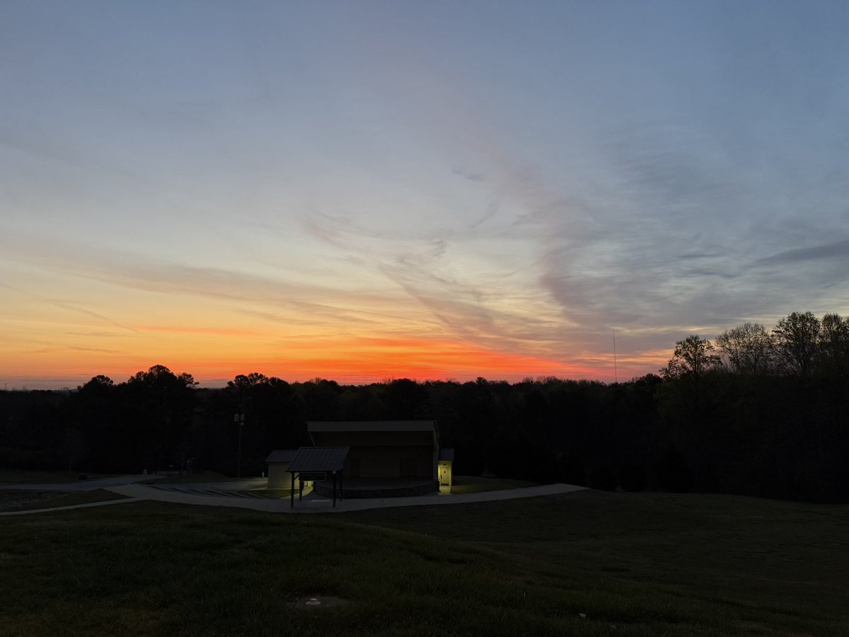 sphuga10's tweet image. There is just something about sunrises and sunsets!

“From the rising of the sun to its setting, the name of the Lord is to be praised!”
— Psalm 113:3