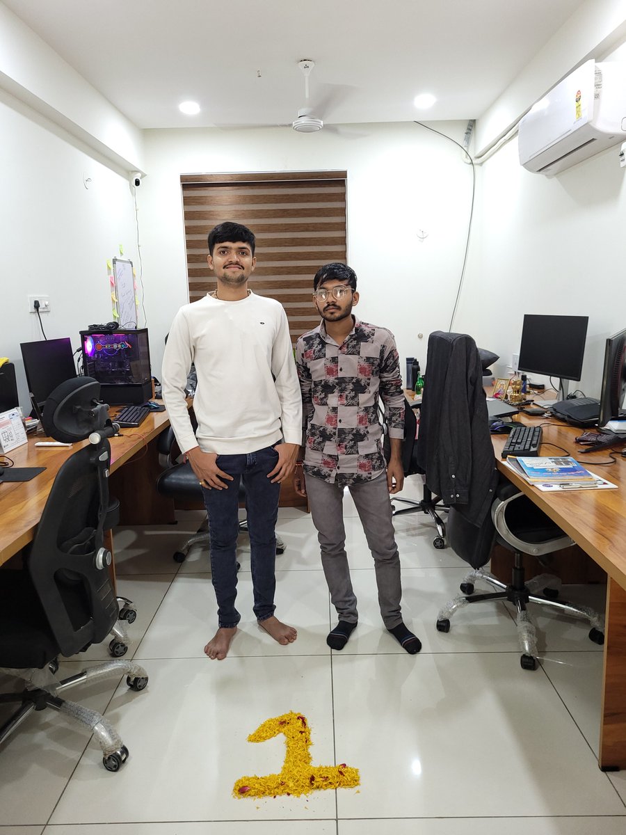 the_rahulrathod's tweet photo. Started slow &amp; steady, and today, we’re a team of 3 but the BEST 3! 👊

📈 New clients, new opportunities, and a new culture in the making.
💡 Innovation, growth &amp; building wealth—while having fun!

1 year down, 99 years to go… 🔥

#rootlevel #Innovation #WealthManagement https://t.co/ylkqd4zC98