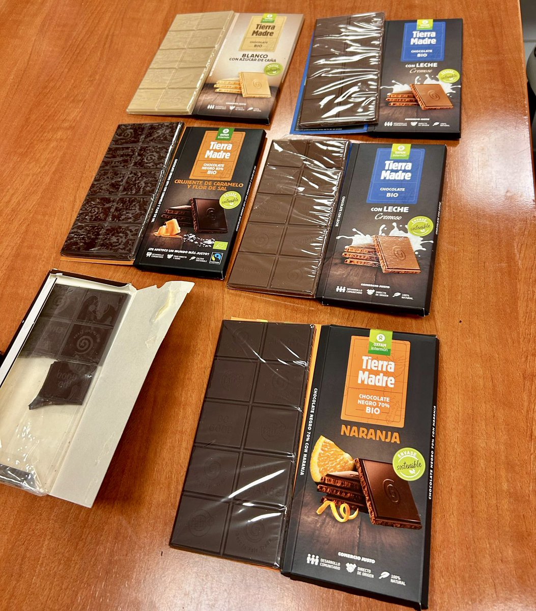 Ayer hemos recibido el tercer taller impartido por fundación FABRE como parte de su proyecto de sensibilización en cuestión de soberanía alimentaria, culminando la jornada con una cata de chocolate de comercio justo.
#escuelaruralescuelagenial #semanadelasciencias #centrosCyL