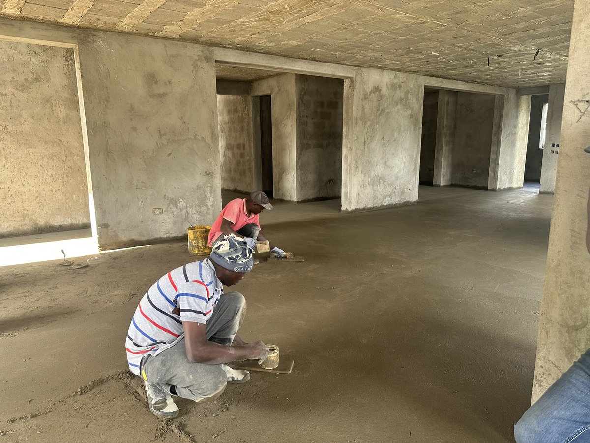 Mwangi_James_MJ's tweet image. Screeding works ✅✅
#scalestudio #designandbuild #creatingbeautifulspaces
