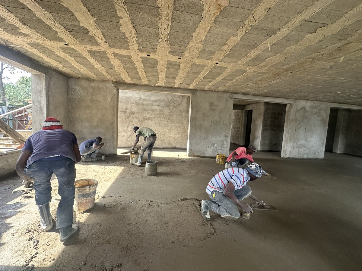 Mwangi_James_MJ's tweet image. Screeding works ✅✅
#scalestudio #designandbuild #creatingbeautifulspaces