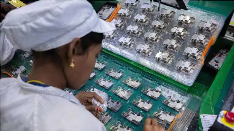 moneycontrolcom's tweet photo. #Business | Cabinet approves electronic component manufacturing PLI scheme at outlay of Rs 22,919 crore 💰

Find out more ⤵️
https://t.co/jFn3P7nmO1

#Cabinet #ElectronicComponent #PLIScheme https://t.co/TDw9YYUz1C