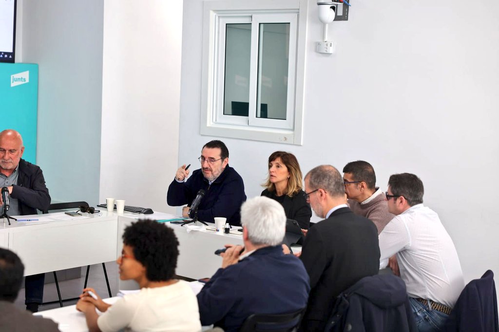 📸 Hem celebrat una jornada de coordinació de cambres parlamentàries i sectorials per tractar la proposta de llei de promoció de l'autonomia personal i atenció a les persones en situació de dependència. Hem comptat amb l'opinió d'experts del sector.