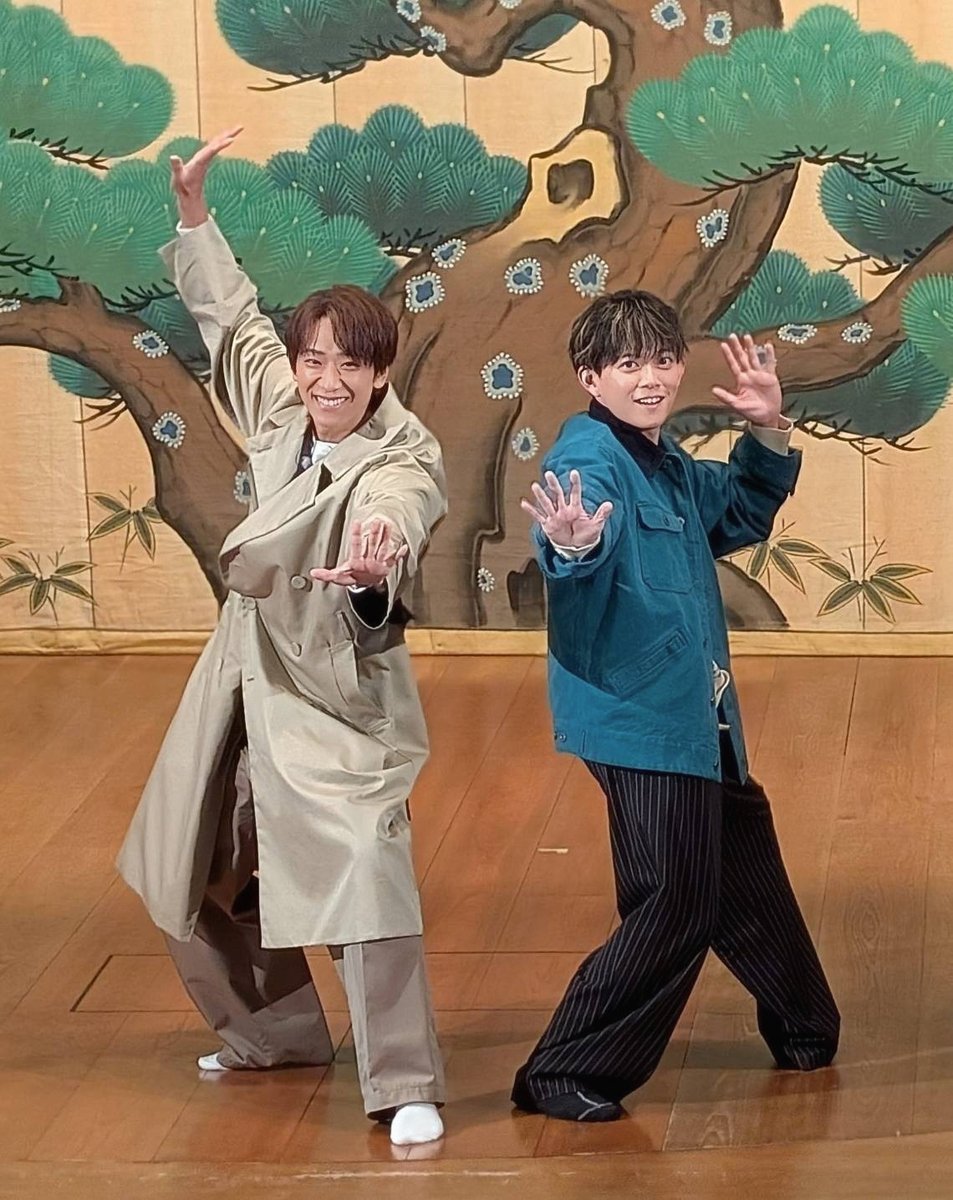 ryogomatsumaru's tweet photo. NEWS 小山慶一郎さんとロケのオフショット！📸

愛知の明治村を回ったんだけどめっちゃ楽しかったなーー！！
本当にめっちゃ優しくてスタッフさんへの気配りも凄すぎて尊敬だった…！またご一緒したい…！ https://t.co/qwiJXuI2Rk
