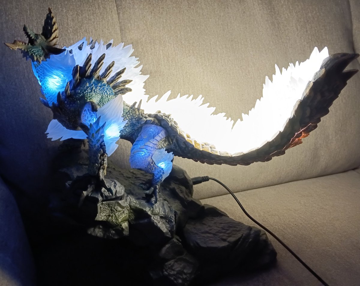 モンスターハンター ジンオウガ LED発光ギミック付 フィギュア　海外製 モンスターハンター ジンオウガ LEDフィギュア｜Yahoo!フリマ（旧