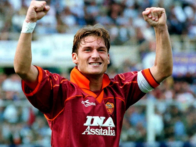 "Si apoyas a los clubes grandes del país antes que al equipo de tu ciudad o región, no te gusta el verdadero fútbol, te gusta ganar.”

Francesco Totti