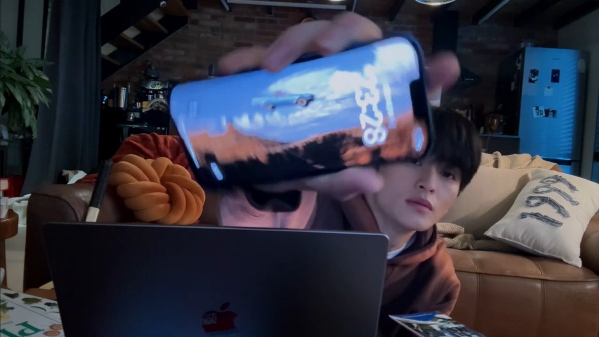 berrycheesec's tweet image. 델마와 루이스 마크 유튜브에서 폰 배경이랑 벽에 포스터로 나오는거