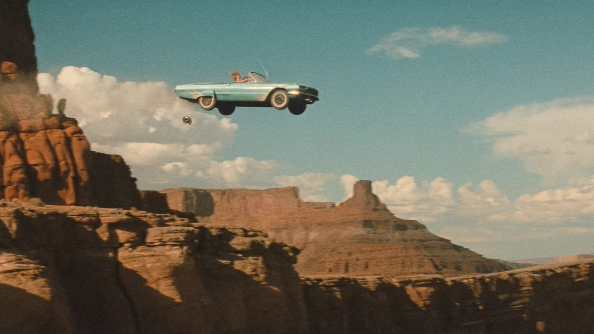 berrycheesec's tweet image. 델마와 루이스 마크 유튜브에서 폰 배경이랑 벽에 포스터로 나오는거