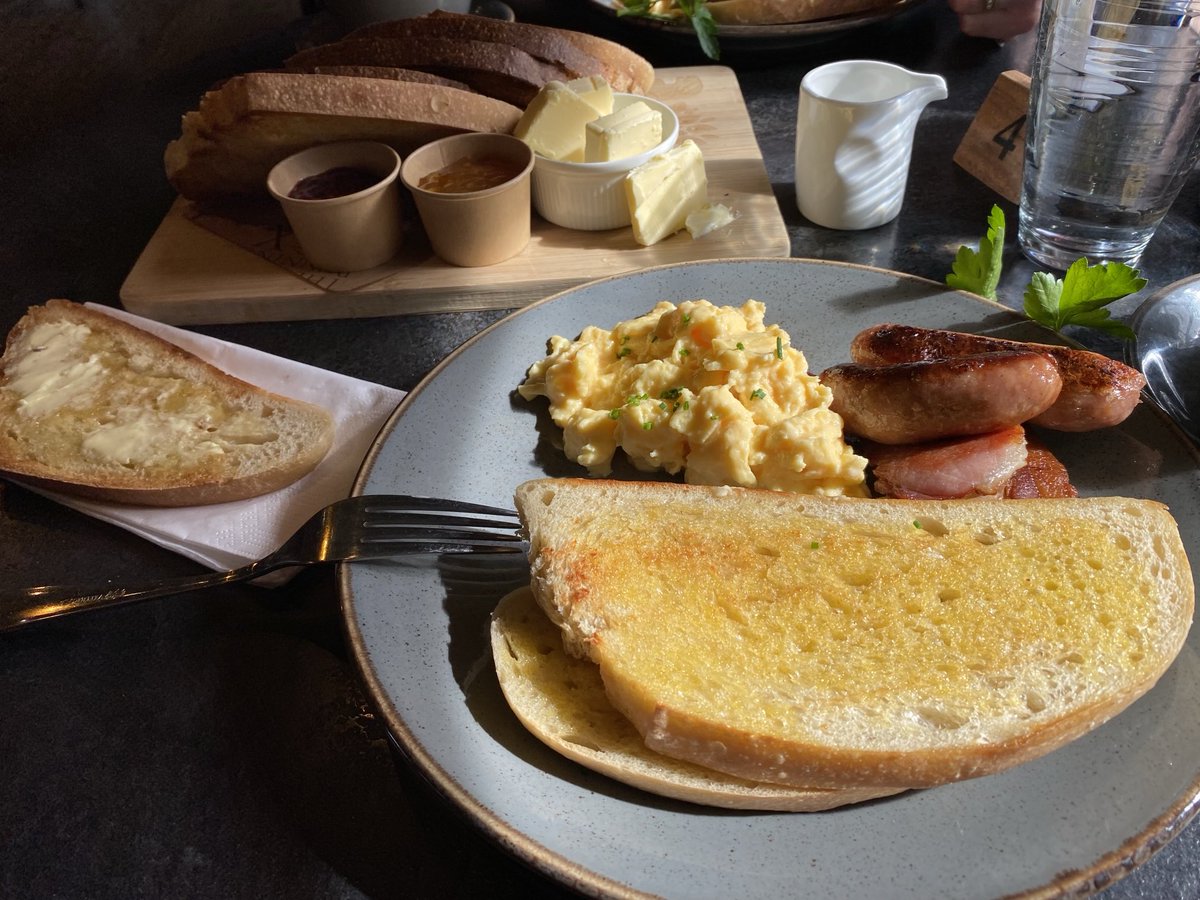Running Fox Longframlington. Not the full English but just right. The bread was fresh.