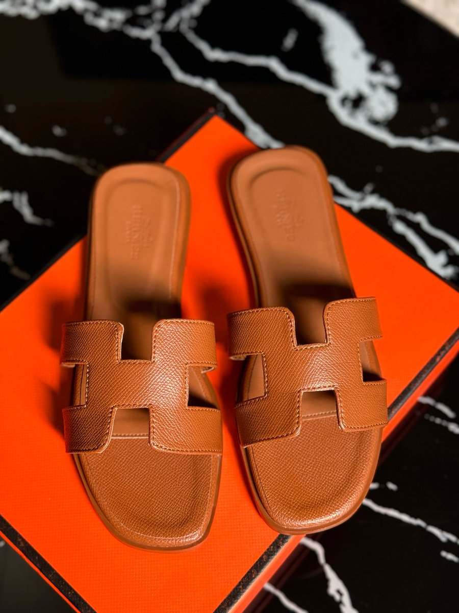 X_gee9's tweet image. Top Top quality  shoes for ladies

Size 36 37 ,38  39 ,40 , 41 &amp;amp; 42

Tel : 0769996448

Loc: kariakoo karibu na bank ya NMB bank