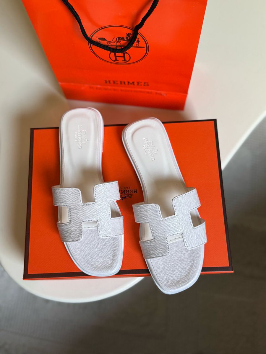 X_gee9's tweet image. Top Top quality  shoes for ladies

Size 36 37 ,38  39 ,40 , 41 &amp;amp; 42

Tel : 0769996448

Loc: kariakoo karibu na bank ya NMB bank