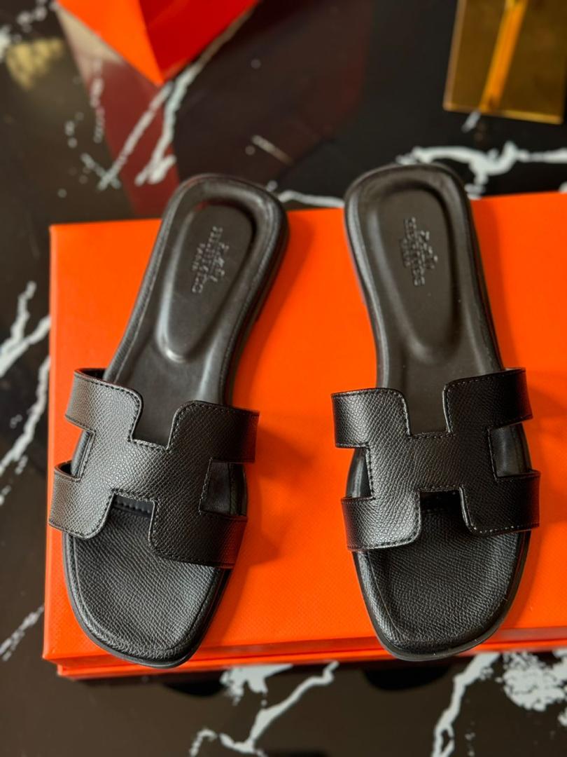 X_gee9's tweet image. Top Top quality  shoes for ladies

Size 36 37 ,38  39 ,40 , 41 &amp;amp; 42

Tel : 0769996448

Loc: kariakoo karibu na bank ya NMB bank