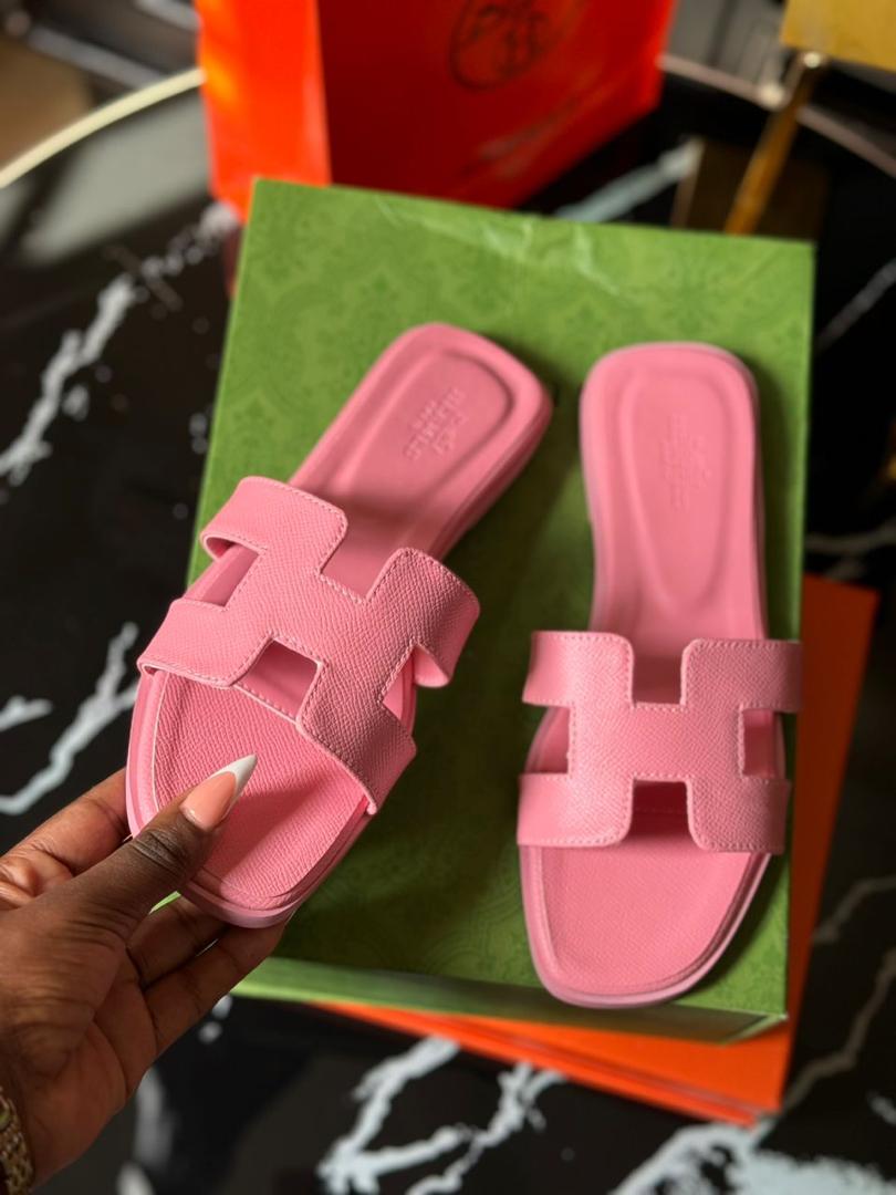 X_gee9's tweet image. Top Top quality  shoes for ladies

Size 36 37 ,38  39 ,40 , 41 &amp;amp; 42

Tel : 0769996448

Loc: kariakoo karibu na bank ya NMB bank