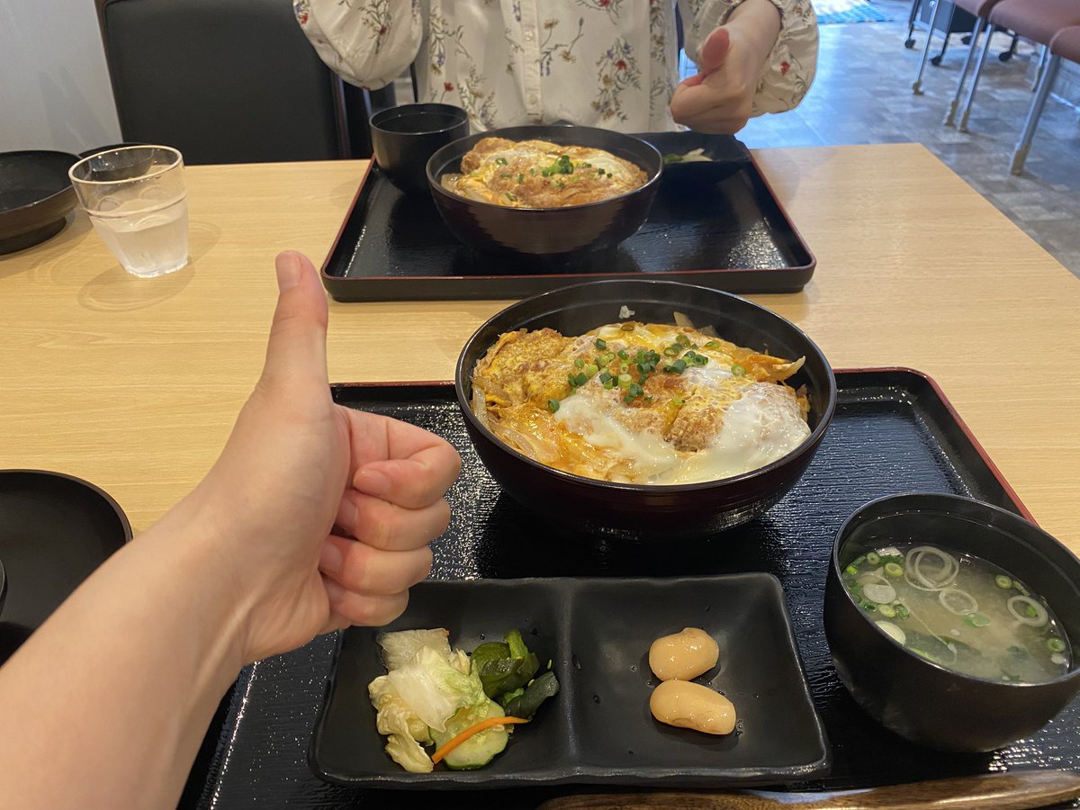emuco79's tweet photo. 誰がなんと言おうと引っ越しそばです https://t.co/m2fxYopH3h