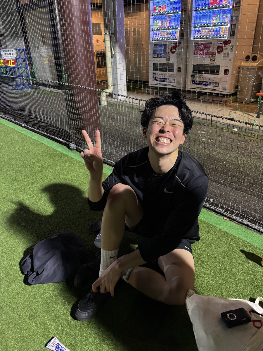ds_marumo's tweet photo. フットサル部に参加させていただきました！！
日頃の運動習慣が大切だということを猛烈な筋肉痛により痛感しました。。

フットサル部の皆様、ありがとうございました🙇🏽‍♂️

#nobitel
#soccer
#futsal
#ドクターストレッチ
#時空の歪み https://t.co/SaotzJe3IT