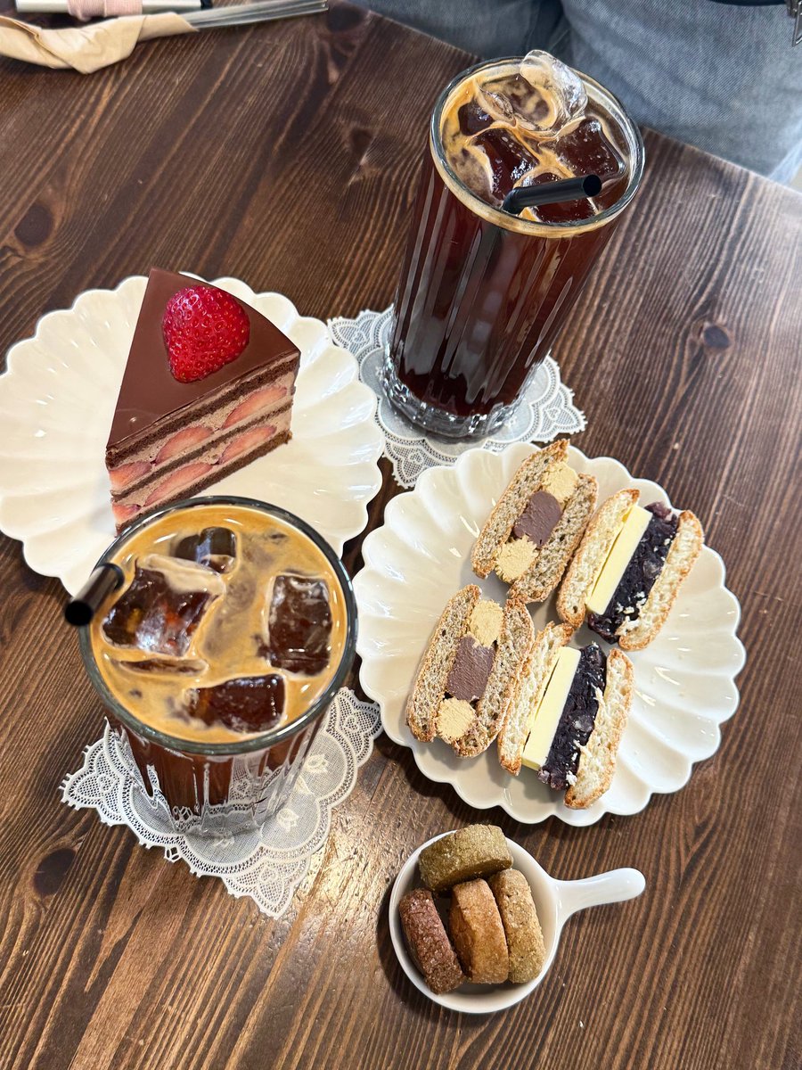 카페 장쌤 갔는데 다쿠아즈가 너므 마시써ㅜㅜ