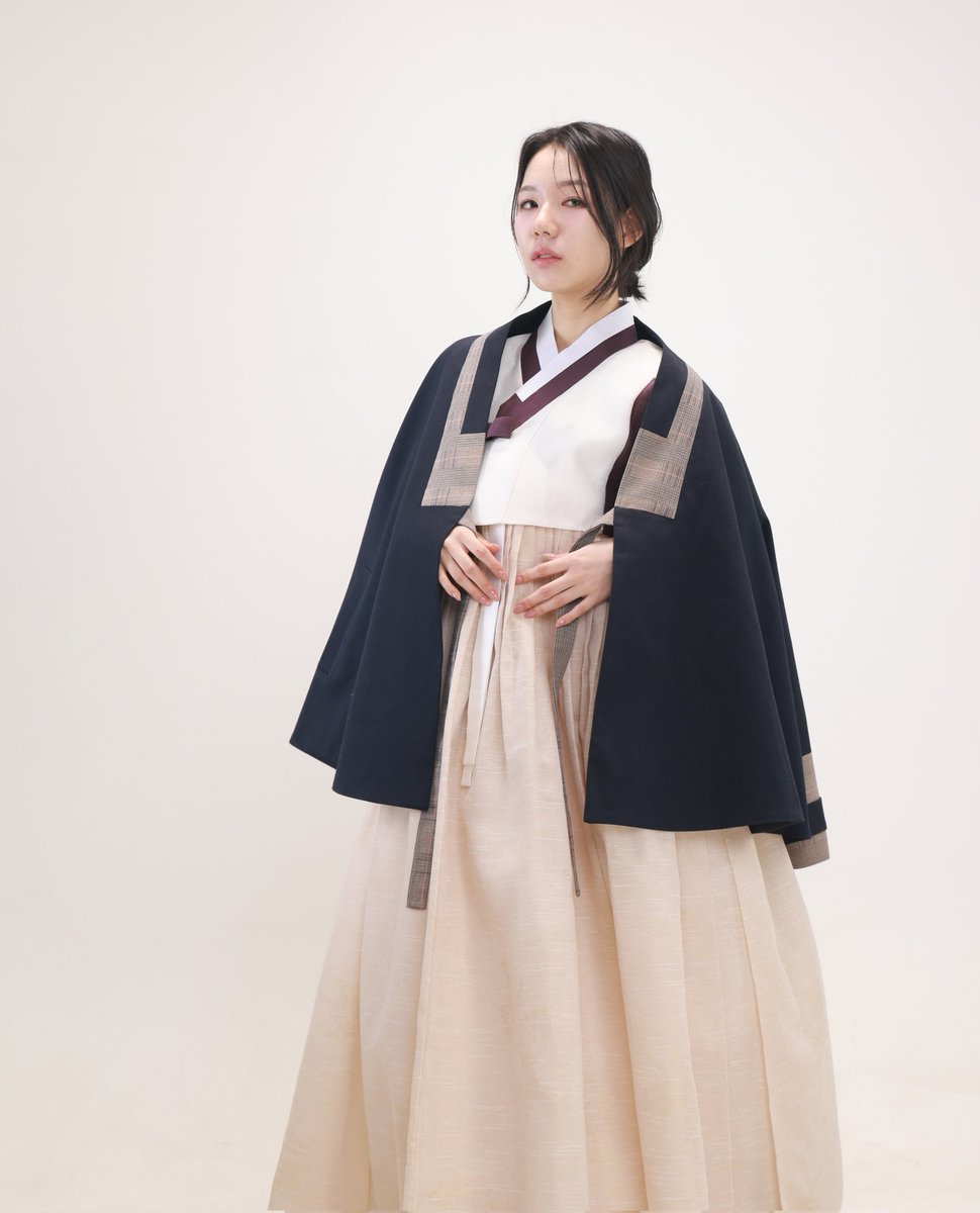 hanbok_nyang's tweet image. &amp;lt;장옷트렌치자켓&amp;gt;
크라우드 펀딩 텀블벅 
예고 없이 오픈했습니다😂

조선초기 나들이 좋아했던
고상한 취향의 그녀를 상상하며 
장옷과 함께
올 봄 한복하세요