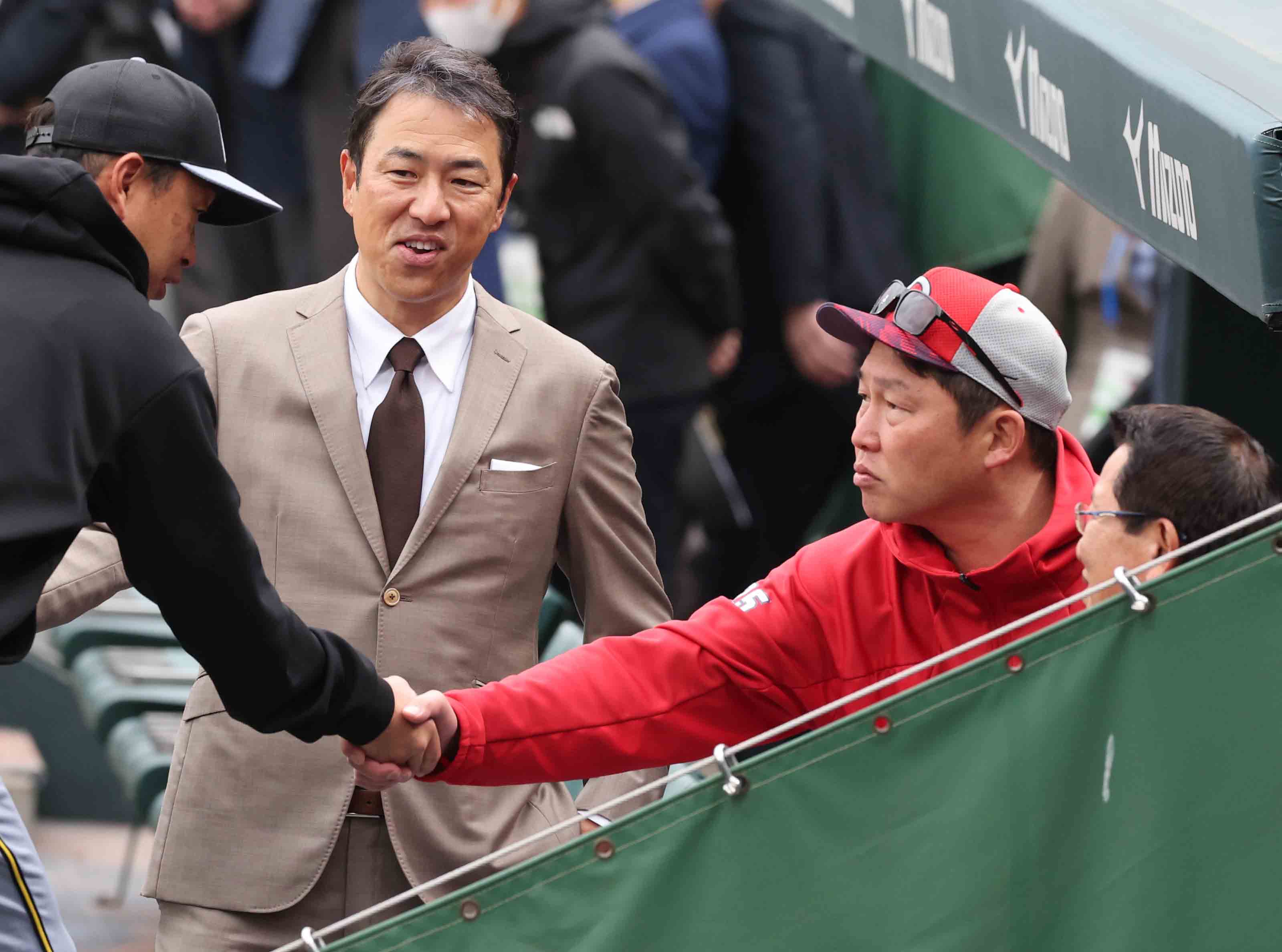 広島から去り、戻ってきた2人の男。黒田博樹と新井貴浩、涙の