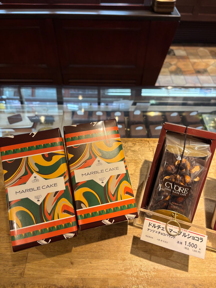 #チョコレートカフェクオレ です！

#クオレのチョコレート菓子の紹介 です！
ドルチェ【マーブルショコラ】です✨

アーモンドプードルを使用した生地に濃厚なチョコレートをサンドしたパウンドケーキです！
ティータイムのお供にいかがでしょうか🕯️

#クオレ

HP cvore.net