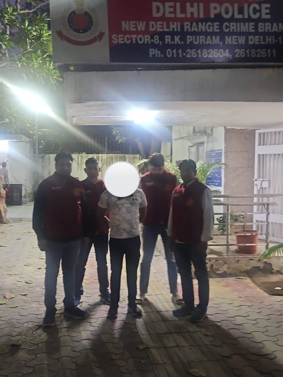 CrimeBranchDP's tweet photo. 🚨 BREAKING: DESPERATE FUGITIVE CRIMINAL APPREHENDED AFTER 7 YEARS ON THE RUN! 🚔

🎯 Key Highlights:
•Convicted by trial court in a robbery case of 2001 of Delhi Cantt. 🛢️💥
•Appeal against conviction dismissed in 2017, but absconded ever since. ⚖️❌
•Notorious member of the infamous Ajay Chhotu Gang. 🚨🔫
•36 criminal involvements, including Robbery, Snatching, Theft, and Arms Act cases. 💼💣

👏 Kudos to the dedicated team:
•Inspr. Rakesh Sharma 👮‍♂️
•ACP Umesh Barthwal (@UmeshBarthwal)👮‍♂️
•DCP Sh. Aditya Gautam 👨‍✈️

A major win for Delhi Police in their relentless pursuit of justice! ⚖️💪

🚨 ब्रेकिंग: 7 सालों से फरार अपराधी गिरफ्तार! 🚔

🎯 मुख्य बातें:
•2001 में दिल्ली कैंट में पेट्रोल पंप मालिक से लूट के मामले में दोषी ठहराया गया। 🛢️💥
•2017 में दिल्ली हाई कोर्ट द्वारा सजा के खिलाफ अपील खारिज, लेकिन तब से फरार था। ⚖️❌
•कुख्यात अजय छोटू गैंग का सदस्य। 🚨🔫
•36 आपराधिक मामले, जिनमें लूट, झपटमारी, चोरी और शस्त्र अधिनियम शामिल हैं। 💼💣

👏 समर्पित टीम को सलाम:
•इंस्पेक्टर राकेश शर्मा 👮‍♂️
•एसीपी उमेश बरथवाल 👮‍♂️
•डीसीपी श्री आदित्य गौतम 👨‍✈️

दिल्ली पुलिस की न्याय के प्रति निरंतर प्रतिबद्धता में एक बड़ी जीत! ⚖️

https://t.co/p5uiwr6nio

https://t.co/Q541Wn16DC

#DelhiPolice #CrimeBranch #JusticeServed #KudosToTheTeam #FugitiveCaptured #EndOfTheRun